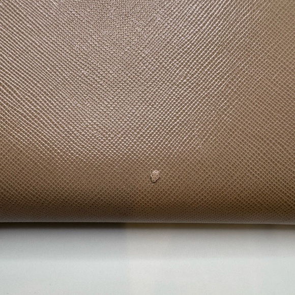 Prada - authentic Saffiano leather taupe zip around wallet - GUC - Picture 4 of 14